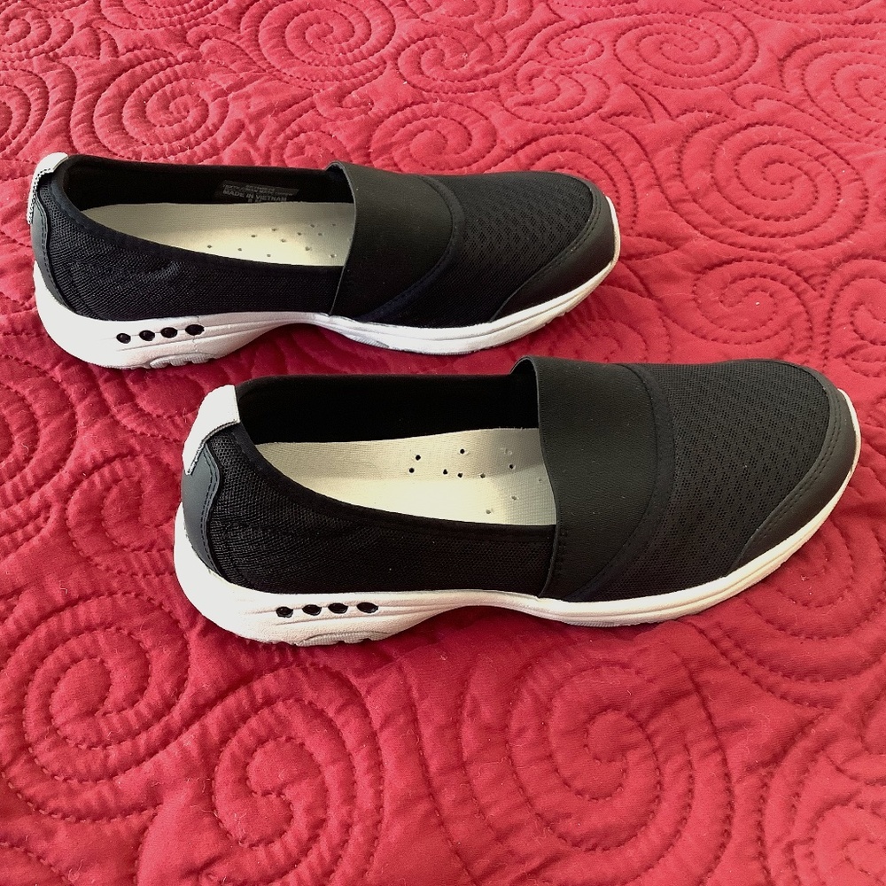 Easy Spirit Twist2 Waking Shoes NWOT